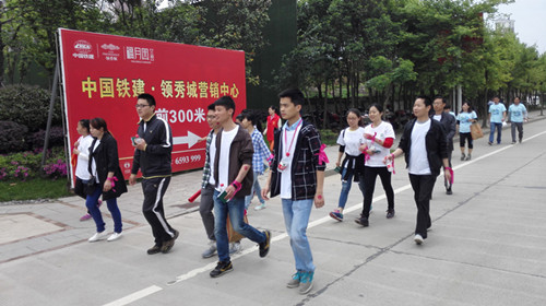 匯盈公司志愿者參加萬人徒步行活動(dòng)